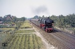 Blick aus dem Schrankenposten 210 auf 043 364-9 (44 1364) vor Gag 69466 bei Rheine-Bentlage. (27.08.1973) <i>Foto: Wolfgang Bügel</i>