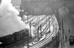 Blick vom Kölner Dom auf die Hohenzollernbrücke und ausfahrende 62 001. (1937) <i>Foto: RBD Köln (Felten)</i>