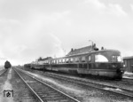 Ein SVT 137 der DDR-Reichsbahn als Interzonenzug Berlin - Hamburg im Grenzbahnhof Büchen. (02.03.1950) <i>Foto: Walter Hollnagel</i>