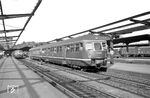 Steuerwagen ESA 176 004 mit ETA 176 (004 ?) im Bahnhof Limburg/Lahn. Das Fahrzeug war von der Anlieferung am 10.05.1955 bis zur Ausmusterung am 29.09.1982 hier stationiert. (21.06.1959) <i>Foto: Helmut Röth</i>