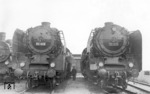 Vergleichsaufnahme der 03 068 (Bw Osnabrück), die lt. Pufferaufschrift den D 95 aus Hamburg nach Köln brachte und die am 23. Juli 1932 frisch hauptuntersuchte 01 032 vom Bw Hamm im Bw Köln Bbf. (22.08.1932) <i>Foto: DLA Darmstadt</i>