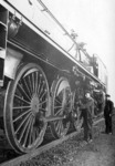 Triebwerk und Lokpersonal an der fabrikneuen 03 003 im Bw Osnabrück Hbf.  (08.08.1930) <i>Foto: Werner Hubert</i>