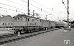 116 009 steht mit dem Frühzug N 4531 (Abfahrt 6.18 Uhr) nach Traunstein in Rosenheim bereit. (07.1976) <i>Foto: Burkhard Wollny</i>
