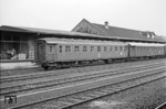 Wagen "50 80 29 11042" der Bauart Büe 363 (vorne). (06.1977) <i>Foto: Reinhard Todt</i>