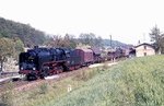 50 1002-0 mit einem Güterzug von Döbeln nach Nossen bei Niederstriegis. (10.05.1983) <i>Foto: Peter Schiffer</i>