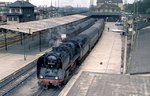 50 1002-0 wartet im Bahnhof Riesa auf Ausfahrt nach Nossen. (11.05.1983) <i>Foto: Peter Schiffer</i>