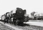 03 1001 (Bw Ludwigshafen) vor D 172 (Krefeld - Basel) im Bahnhof Kaiserslautern Hbf. Hinten ist 39 009 zu erkennen. (19.07.1958) <i>Foto: A. Dormann, Slg. W.Löckel</i>
