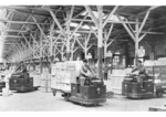 Hochbetrieb in der Umladehalle des Güterbahnhofs Köln-Kalk Nord. (1934) <i>Foto: RVM</i>