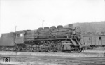 44 003 war eine von 10 Erprobungsträgern einer fünffach gekuppelten Güterzug-Einheitsdampflokomotive der Gattung G 56.20 mit Drillingstriebwerk. Sie wurde im März 1926 an das Bw Pressig-Rothenkirchen im Frankenwald abgeliefert, wo auch diese Aufnahme entstand. Die Serienfertigung der Baureihe 44 begann erst 1937. Bis 1949 wurden insgesamt 1989 Lokomotiven gebaut. (15.08.1933) <i>Foto: Werner Hubert</i>