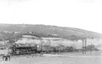 Wenig Mühle hatten 43 028 (Bw Erfurt G) + 58 2012 (Bw Eisenach) mit diesem Züglein an den Hörselbergen bei Kälberfeld.  (11.07.1934) <i>Foto: DLA Darmstadt</i>