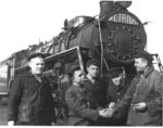 Pressefoto zur Übergabe einer russischen Neubaudampflok "Josef Stalin" an das Lokpersonal in Leningrad (seit 1991 St. Petersburg). (1953) <i>Foto: ETM St. Petersburg</i>