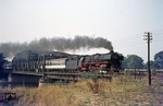 012 055-0 (01 1055) überquert vor dem "popfarbenen" Saisonschnellzug D 1337 die Emsbrücke bei Hanekenfähr auf dem Weg nach Norddeich. (28.08.1973) <i>Foto: Wolfgang Bügel</i>