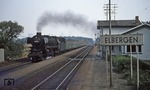 012 082-4 (01 1082) durcheilt vor E 1806 nach Essen den Kreuzungsbahnhof Elbergen. (28.08.1973) <i>Foto: Wolfgang Bügel</i>