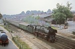 Da früher der Fotograf unmotorisiert an der Strecke unterwegs war, musste er kurz nach D 735 (vgl. Bild Nr. 6174) den nachfolgenden Saisonschnellzug D 1339 mit 012 101-2 (01 1101) ebenfalls in der Südeinfahrt des Bahnhofs Lingen aufnehmen.  (28.08.1973) <i>Foto: Wolfgang Bügel</i>