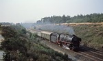 012 080-8 (01 1080) vor E 1631 im Einschnitt bei Lathen. (29.08.1973) <i>Foto: Wolfgang Bügel</i>