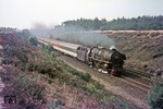012 081-6 (01 1081) vor dem "popfarbenen" Saisonschnellzug D 1337 im Lathener Einschnitt. (29.08.1973) <i>Foto: Wolfgang Bügel</i>