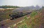 012 082-4 vor D 1338 im Lathener Einschnitt. (29.08.1973) <i>Foto: Wolfgang Bügel</i>