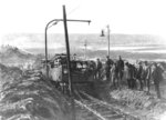 Entgleister Zug des Braunkohle-Tagebaugebiets Golpa-Jeßnitz (nordöstlich von Bitterfeld), das das Kraftwerk Zschornewitz, eines der ältesten Kraftwerke Deutschlands, mit Energie versorgte. (1931) <i>Foto: unbekannt</i>