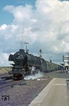 Ausfahrt frei für 012 101-2 vor D 715 in Emden Hbf. (31.08.1973) <i>Foto: Wolfgang Bügel</i>