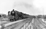 19 005 vor D 110 (Dresden - München) auf der 1:60 Rampe in der Ausfahrt des Dresdener Hauptbahnhofs. (07.08.1927) <i>Foto: Werner Hubert</i>