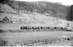 24 024 (Bw Freudenstadt) mit einem Personenzug im Kinizigtal bei Schiltach. (05.1938) <i>Foto: Theo Felten</i>