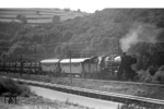 050 190-8 mit einem Militärzug an der Panzerverladungsanlage Höddelbusch in der Eifel. (24.07.1975) <i>Foto: Joachim Bügel</i>