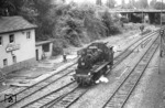 Lok BLE 146 (Henschel Bj. 1941/ Fabriknummer 24932) - eine Maschine vom Typ Elna 2 - war ursprünglich an die Kleinbahn Jauer-Maltsch geliefert worden. Hier rangiert sie im Eigentum der DGEG (Eisenbahnmuseum Bochum-Dahlhausen) im Bahnhof Essen-Rüttenscheid. (02.08.1975) <i>Foto: Joachim Bügel</i>