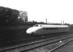 Der "Kruckenbergsche Schienenzeppelin" während seiner Deutschland-Präsentationsfahrt von Berlin über Magdeburg - Seesen - Altenbeken - Hagen - nach Düsseldorf in Hagen/Westf. Kurz zuvor, am 21. Juni 1931 befuhr das Fahrzeug in nur 98 Minuten die 257 km lange Strecke zwischen Hamburg-Bergedorf und dem Lehrter Bahnhof in Berlin. Dabei stellte das Fahrzeug zwischen Karstädt und Wittenberge mit einer Spitzengeschwindigkeit von 230,2 km/h einen Geschwindigkeitsweltrekord auf, der 24 Jahre lang Bestand hatte.[ (26.06.1931) <i>Foto: RVM (Eckler)</i>