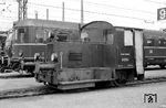 Kö 0254 (Gmeinder, Baujahr 1936) wurde am 13. März 1937 an die Deutsche Reichsbahn ausgeliefert und am 5. Mai 1937 abgenommen. Die hier im Bw Heidelberg angetroffene Kleinlok wurde am 30.10.1967 beim Bw Mannheim ausgemustert und anschließend an das Margarinewerk Saar Gebr. Fauser in St. Ingbert verkauft, wo sie noch 10 Jahre im Einsatz stand. (11.07.1964) <i>Foto: Helmut Röth</i>