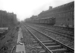 Auch kurz vor Kriegende wurde ein funktionierender S-Bahnbetrieb in Berlin aufrecht gehalten, wie hier am S-Bahnhaltepunkt Wedding. (03.1945) <i>Foto: Walter Hollnagel</i>