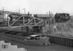 Nachdem 80 037 bei der DB ausgemustert wurde, war sie als Zechenlok unter der Betriebsnummer D 726 bei der RAG für die Zeche Werne tätig, hier bei der Kohleumladung auf ein Schiff in Rünthe. (14.04.1972) <i>Foto: Wolfgang Bügel</i>