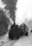 82 038 während eines Wasseraufenthalts im Bahnhof Grenzau auf der Brexbachtalbahn.   (21.01.1968) <i>Foto: Wolfgang Bügel</i>