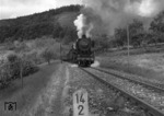 051 046-1 (50 1046) mit einem Nahgüterzug auf der Wieslauftalbahn kurz vor dem Bahnhof Klaffenbach-Althütte. (29.05.1969) <i>Foto: Wolfgang Bügel</i>
