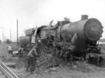 Ganze Arbeit leisteten Partisanen mit einer wohlplazierten Mine in einem Gleis des Bahnhofs Snamenka, auf die 52 6176 vom Bw Bobrinskaja (Bobr) auffuhr. Die Lok war erst wenige Wochen im Einsatz (Abnahme September 1943). (10.1943) <i>Foto: RVM (Hollnagel)</i>