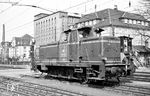 V 60 422 (MaK) kam am 22.12.1958 fabrikneu zum Bw Frankfurt-Griesheim und wartet hier auf neue Rangieraufgaben im Bahnhof Butzbach.  (03.04.1965) <i>Foto: Helmut Röth</i>