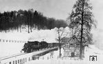 86 201 (Bw Steinbeck) erreicht mit Ng 5385 das winterliche Beyenburg. (01.1935) <i>Foto: DLA Darmstadt (Bellingrodt)</i>