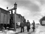 Wasserhalt einer 55.25 (pr. G 8.2) auf einem unbekannten Bahnhof Rußlands.  (1943) <i>Foto: RVM (Steiner)</i>