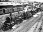 BBÖ 310.05 + 310.12 (spätere 16 001 und 16 004) verlassen Wien-Westbahnhof.  (1937) <i>Foto: Slg. Eisenbahnstiftung</i>