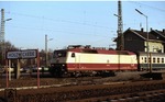 120 003 mit einem Versuchszug des Bundesbahn-Zentralamts (BZA) Minden im Bahnhof Holzwickede. (Datum unbekannt) <i>Foto: Joachim Bügel</i>