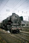 01 1089 verlässt mit einem Schnellzug nach Hamburg den Kölner Hauptbahnhof. (04.1961) <i>Foto: Wilfried Sieberg</i>