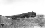 01 184 vom Bw Erfurt P vor D 199 auf dem Weg von Bebra nach Gerstungen bei Hönebach. Zwei Jahre nach dieser Aufnahme wurde die Lok in 01 522 umgebaut. (1962) <i>Foto: Carl Bellingrodt</i>