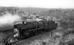 50 3091 (Bw Ehrang) als Lok der Einsatzstelle Jünkerath mit einem Übergabezug auf der Vennquerbahn zwischen Losheimergraben und Jünkerath. (02.1967) <i>Foto: Peter Deicke</i>