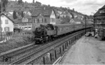 64 271 mit einem Eilzug aus Aalen in Schwäbisch Gmünd. (28.12.1968) <i>Foto: Burkhard Wollny</i>