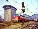 V 200 029 (Bw Hamm) verlässt mit dem F 3 "Merkur" nach Hamburg-Altona den Frankfurter Hauptbahnhof. (1958) <i>Foto: Reinhold Palm</i>