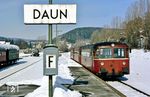 798 648 mit 998 319 und 998 609 als N 7073 im Bahnhof Daun/Eifel. (25.02.1987) <i>Foto: Wolfgang Bügel</i>