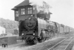 01 012 (Bw Berlin-Anhalter Bf) verlässt mit einem Schnellzug den Bahnhof Vienenburg im Harz. (02.07.1932) <i>Foto: Werner Hubert</i>