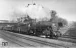 01 1065 verlässt vor E 323 den Bahnhof Wuppertal-Elberfeld (heute Wuppertal Hbf) in Richtung Hagen.  (16.04.1950) <i>Foto: Carl Bellingrodt</i>