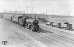 In den 1930er Jahren war der Stern der pr. P 6 (hier die 1908 bei Hanomag gebaute "Münster 2101") bereits stark im Sinken. So gelang eine Streckenaufnahme wie diese der 37 107 vor einem Stückgut-Schnellverkehrszug (Leig) bei Stralsund nur noch mit viel Glück. (21.06.1932) <i>Foto: DLA Darmstadt</i>