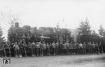 Umbaukolonne der RBD Erfurt vor 58 1952 (Bw Arnstadt) im Bahnhof Frankenhain an der Strecke Gotha - Gräfenroda. (11.1934) <i>Foto: Slg. Eisenbahnstiftung</i>