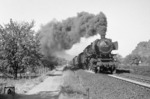 50 2455 beschleunigt ihren Güterzug aus dem Rangierbahnhof Oberlahnstein in Richtung Süden. (18.09.1959) <i>Foto: A.E.Durrant</i>